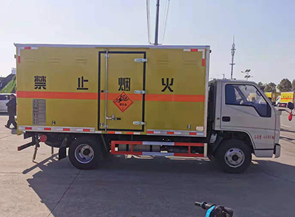 弋阳爆破器材运输车技术升级与安全合规新趋势